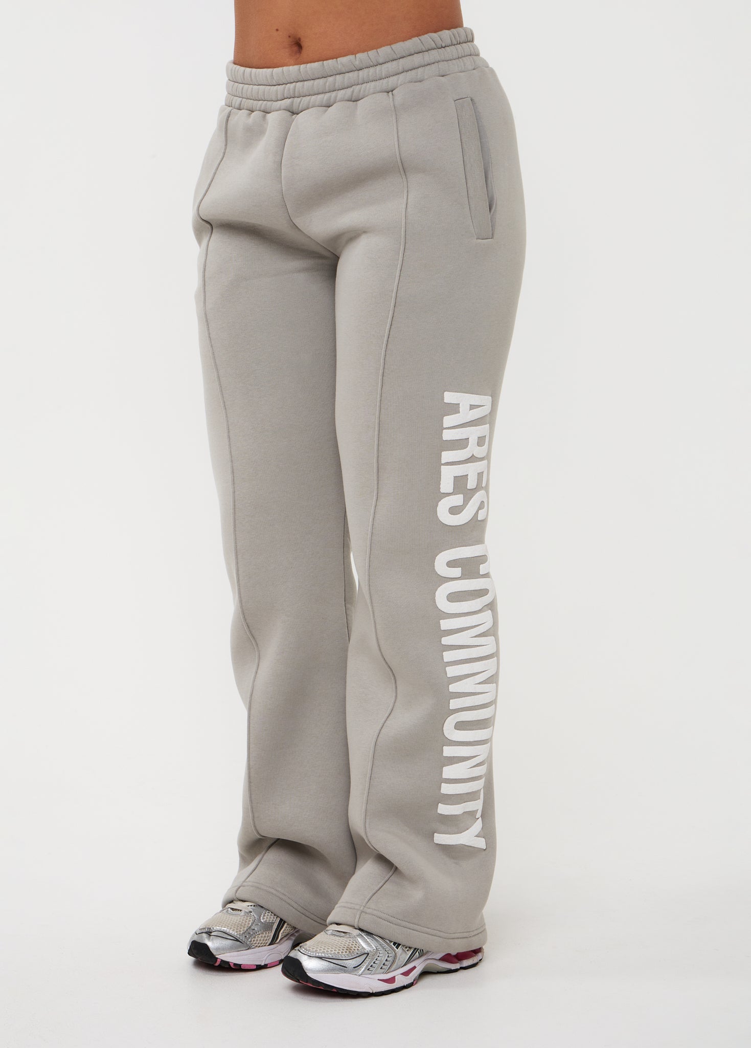 Ares Community Jogger Oyster Grey (DROPS 24 AUG 20:00)